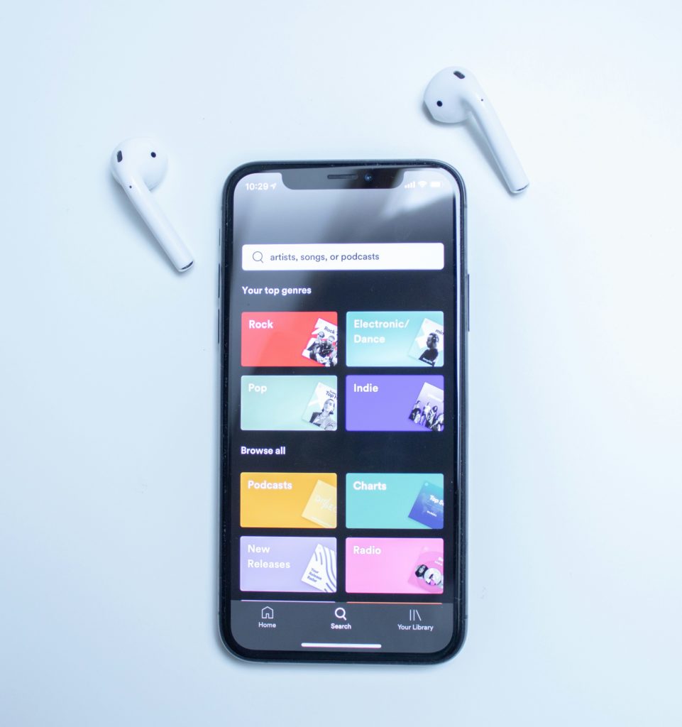 Page d'accueil Spotify avec des écouteurs